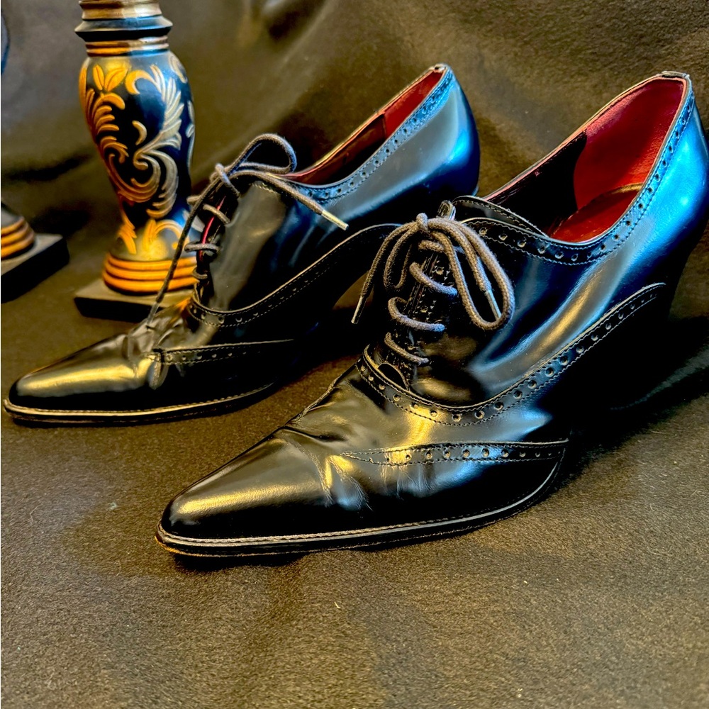 BCBG Black Oxford style